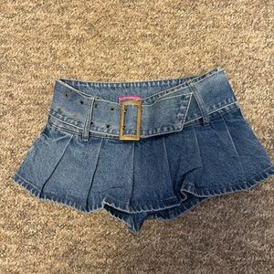 Edikted Y2K Denim Pleated Belted Skort Shorts - Blue